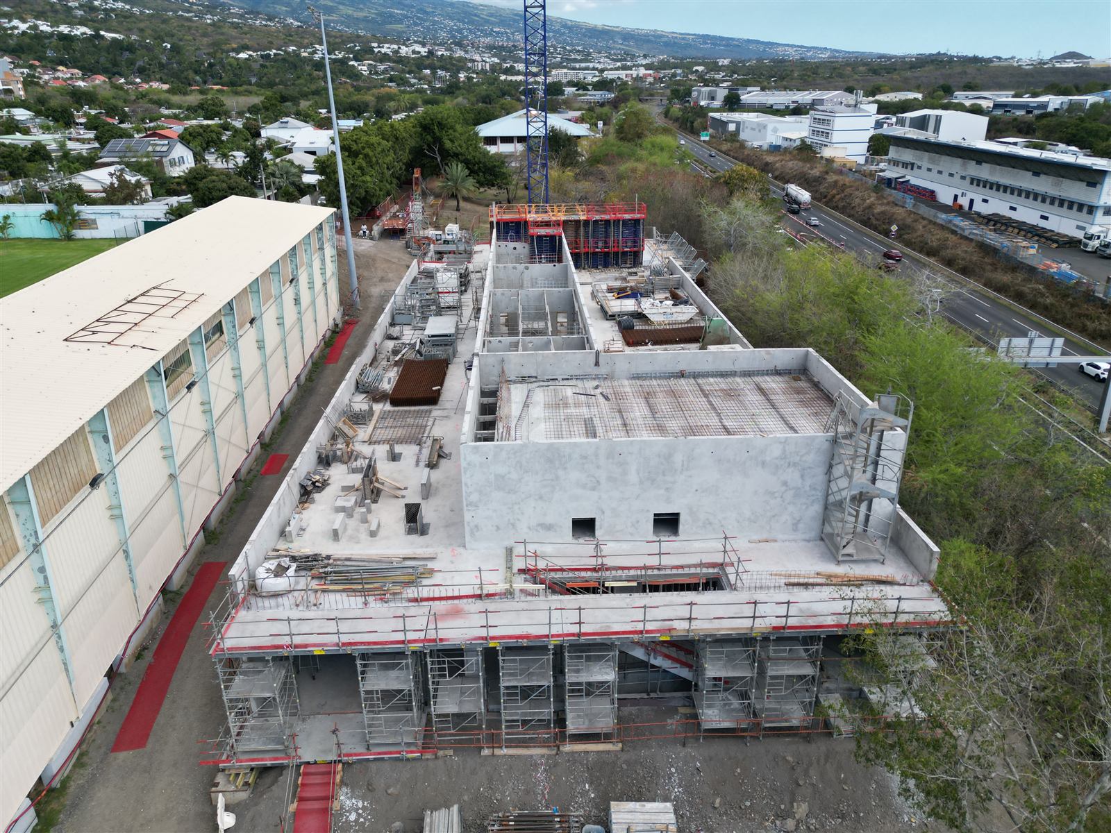 Échafaudages en façade et vue vers les hauts