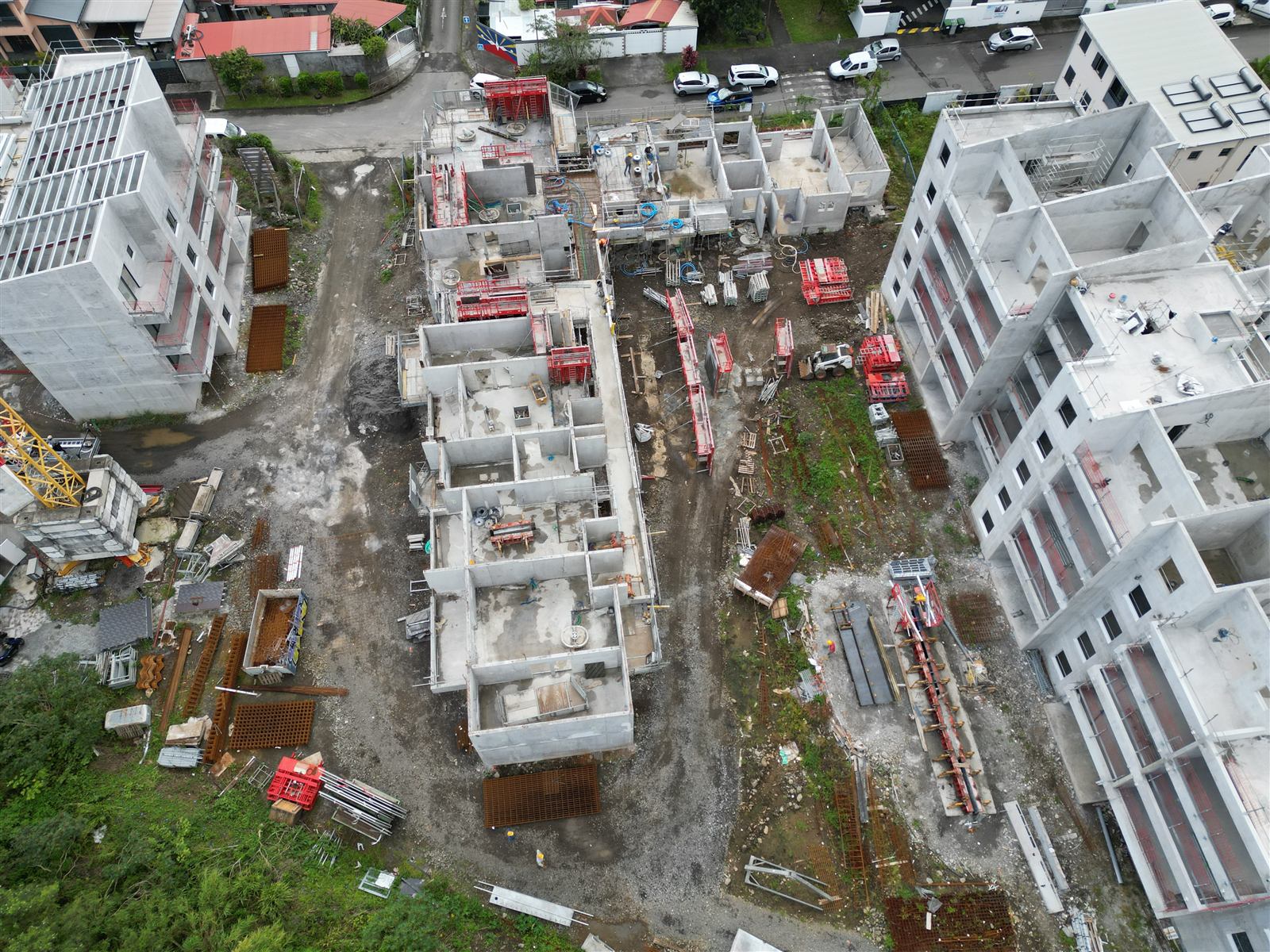 Vue plongeante sur les bâtiments en construction